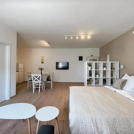 Caramel Comforts In Stinjan Only 800 M From The Beach, Free Parking Apartamento