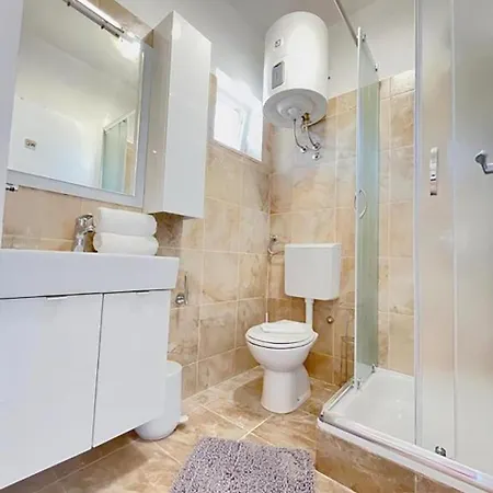 Apartamento Caramel Comforts In Stinjan Only 800 M From The Beach, Free Parking *