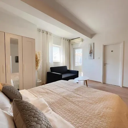 Caramel Comforts In Stinjan Only 800 M From The Beach, Free Parking Apartamento Pula