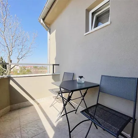 Διαμέρισμα Caramel Comforts In Stinjan Only 800 M From The Beach, Free Parking Πούλα