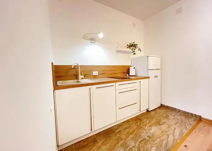 Caramel Comforts In Stinjan Only 800 M From The Beach, Free Parking