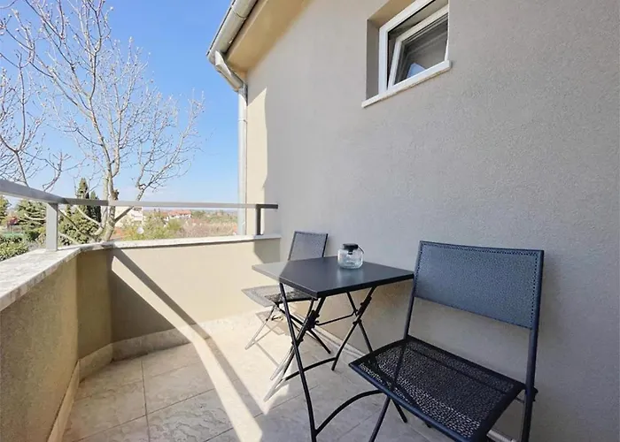 Appartamento Caramel Comforts In Stinjan Only 800 M From The Beach, Free Parking Pola