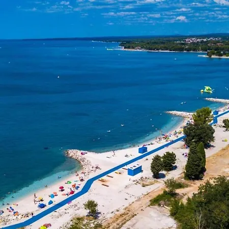 Caramel Comforts In Stinjan Only 800 M From The Beach, Free Parking Apartament *